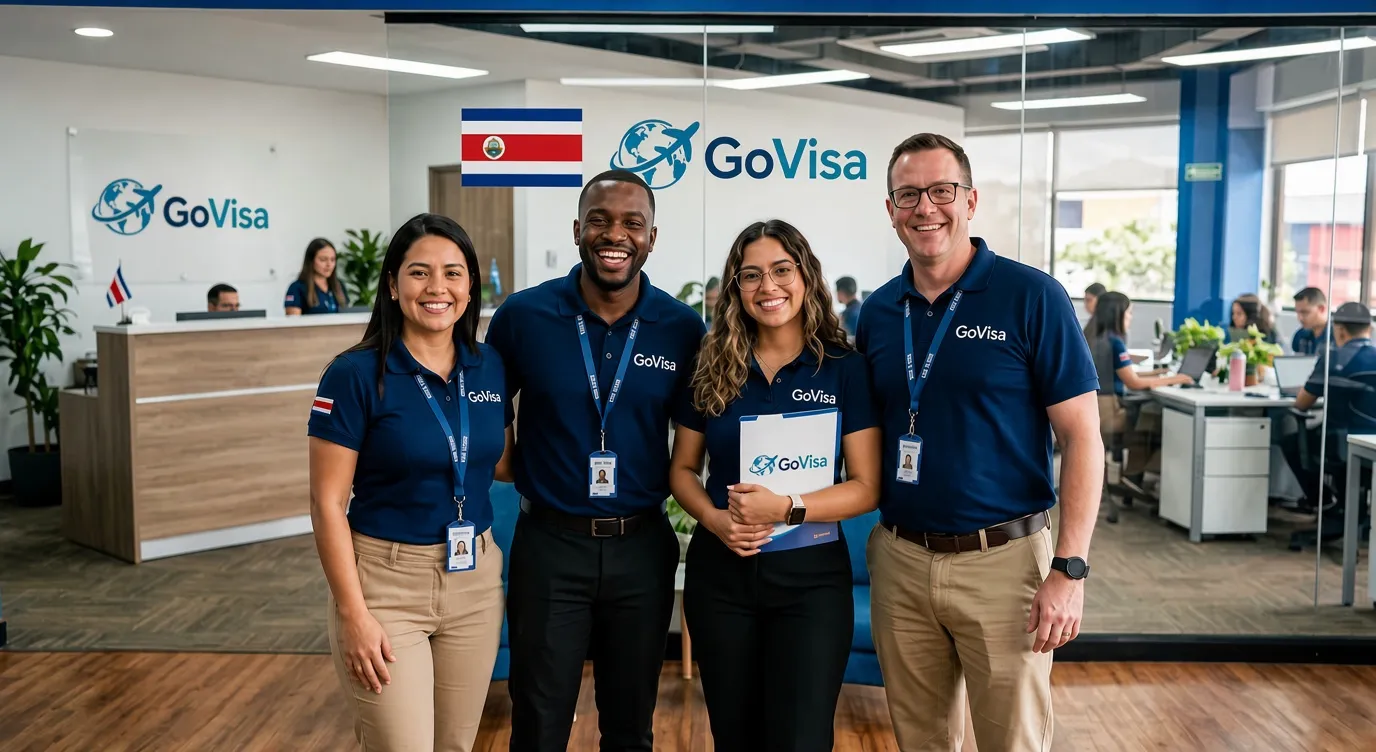 Equipo de Go Visa Costa Rica asesorando a un cliente en su trámite de visa